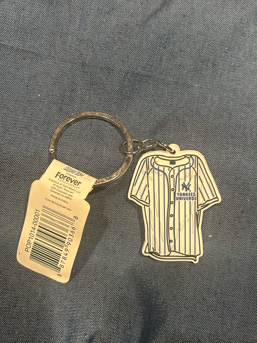 Forever collectibles NY Yankees Universe Pinstripe Jersey Keychain - White/Blue